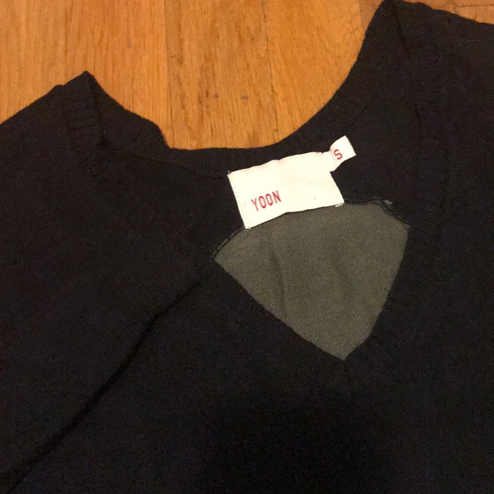 Color-block V-neck Sweater - Picture 3 of 3